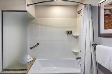 هتل Courtyard By Marriott Tulsa Woodland Hills