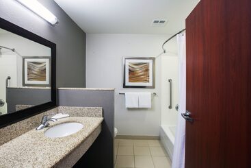 هتل Courtyard By Marriott Tulsa Woodland Hills