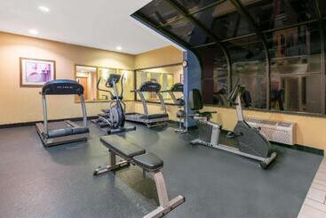 هتل Days Inn By Wyndham Tulsa Central