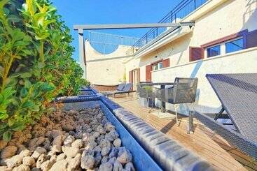 هتل Divina Luxury
