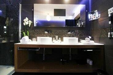هتل Divina Luxury