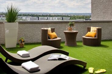 هتل Doubletree By Hilton Lyon Eurexpo & Spa