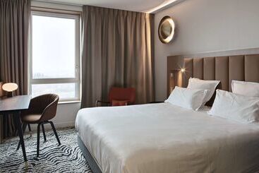 هتل Doubletree By Hilton Lyon Eurexpo & Spa