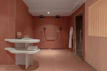 هتل Doubletree By Hilton Lyon Eurexpo & Spa