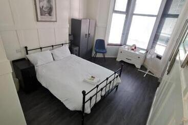 هتل Elmora House