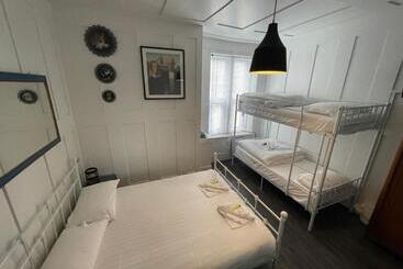 هتل Elmora House