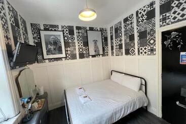 هتل Elmora House