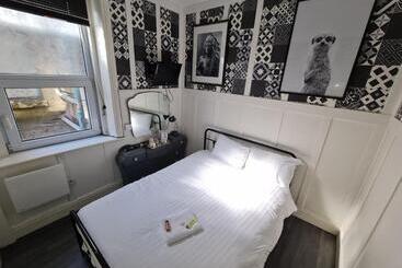 هتل Elmora House