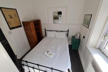 هتل Elmora House