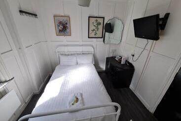 هتل Elmora House
