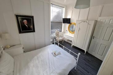هتل Elmora House