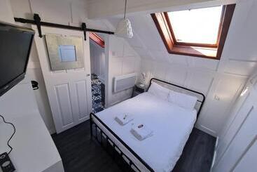 هتل Elmora House