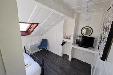 هتل Elmora House