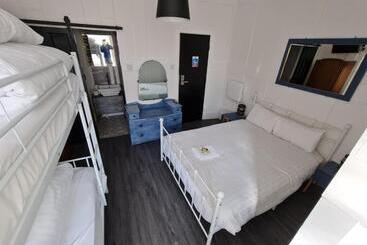 هتل Elmora House