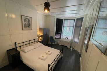 هتل Elmora House
