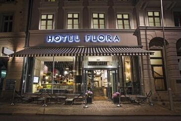هتل Flora
