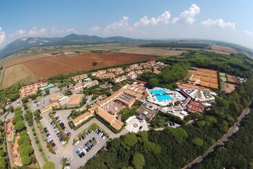 هتل Garden Toscana Resort