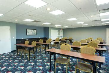 هتل Hampton Inn & Suites Ankeny