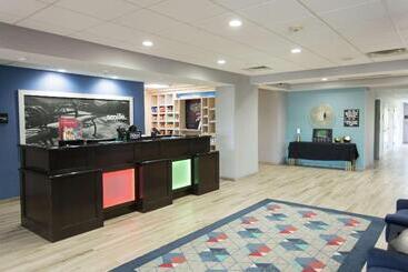 هتل Hampton Inn & Suites Ankeny