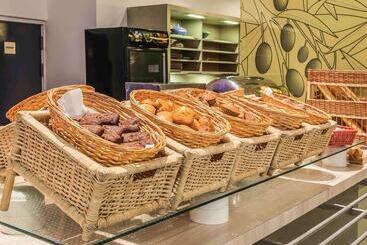 هتل Ibis Oran Les Falaises