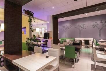 هتل Ibis Oran Les Falaises