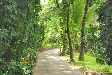 هتل Mayfair Lagoon