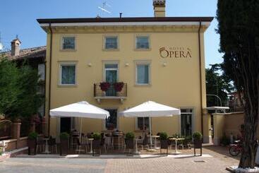 هتل Opera