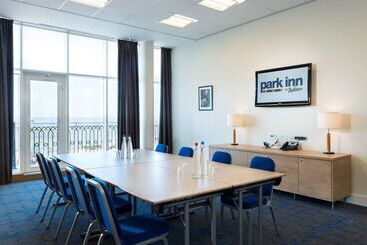 هتل Park Inn By Radisson Palace