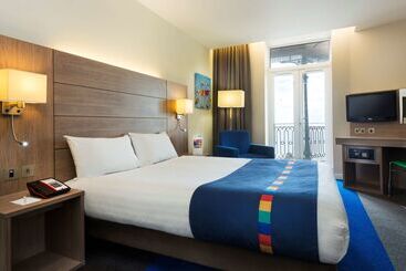 هتل Park Inn By Radisson Palace