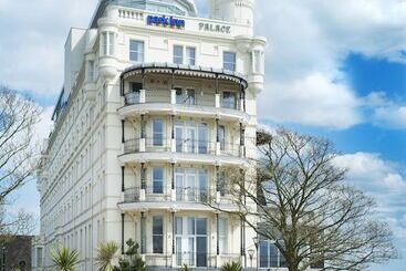 هتل Park Inn By Radisson Palace