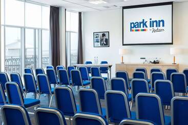 هتل Park Inn By Radisson Palace
