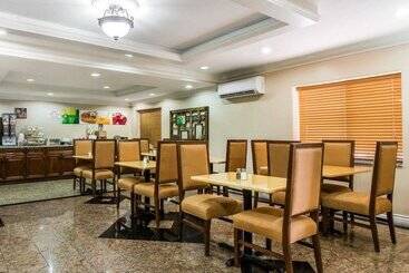هتل Quality Inn & Suites Atlanta Airport South