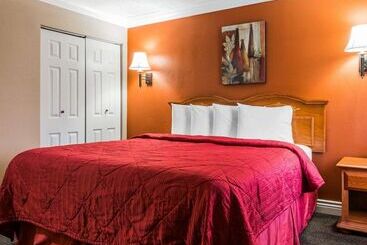 هتل Quality Inn & Suites Atlanta Airport South