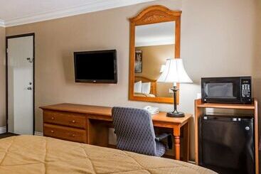 هتل Quality Inn & Suites Atlanta Airport South