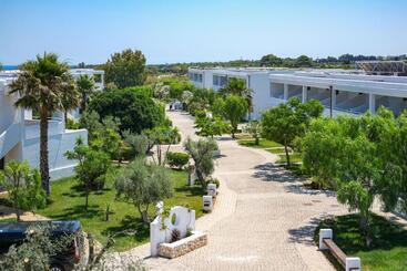 هتل Torre Guaceto Greenblu Resort
