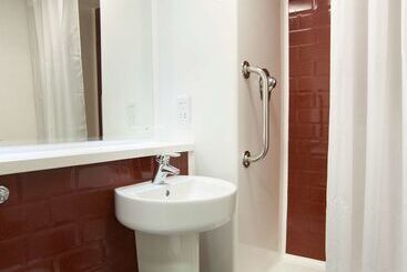 هتل Travelodge Glasgow Braehead