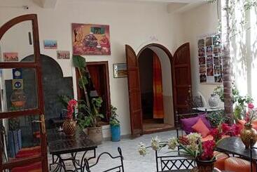 Riad White Flowers