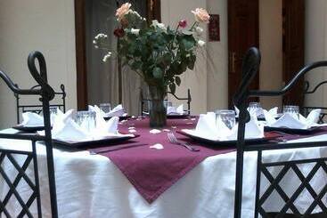 Riad White Flowers