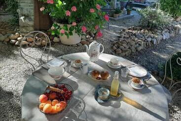 تختخواب و صبحانه Chambres D Hôtes L Oréliane En Provence Spa Bien être