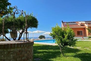 تختخواب و صبحانه Villa Zufrò