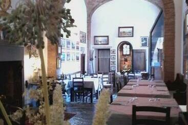 بنسيون Cisterna Nel Borgo
