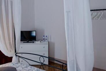 تختخواب و صبحانه Dimora Nel Borgo