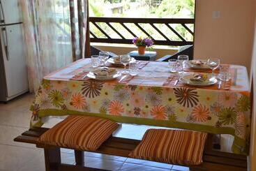 تختخواب و صبحانه La Maison Soleil