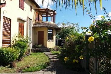 تختخواب و صبحانه La Maison Soleil