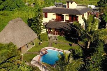تختخواب و صبحانه La Maison Soleil