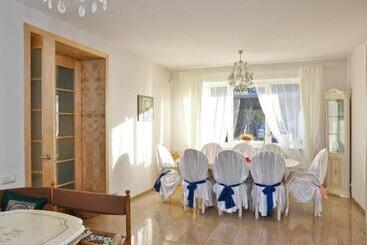 پانسیون Irena Family House