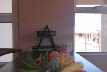 تختخواب و صبحانه Apollis Cottage