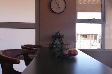 تختخواب و صبحانه Apollis Cottage