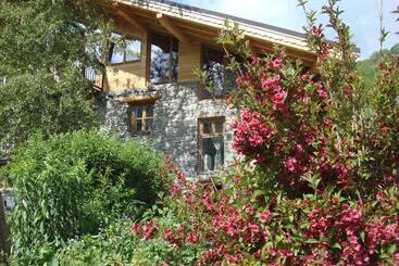 تختخواب و صبحانه Le Chalet De Thalie