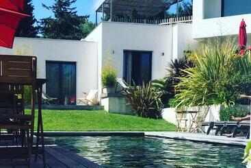 تختخواب و صبحانه Villa Le Sud